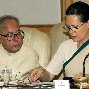 Sonia meets 'troubleshooter' Pranab, discusses LoC firing