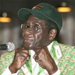 Mugabe 'fighting for life' in Singapore hospital