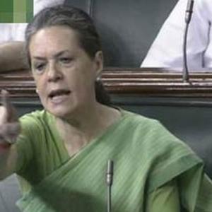 Advani makes Sonia angry as chaos reigns in Parliament