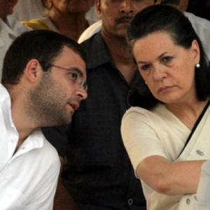 Sonia, Rahul offer to resign, party rejects it