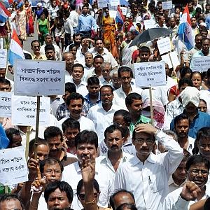 Assam:Bangladesh officials visit border amid protests
