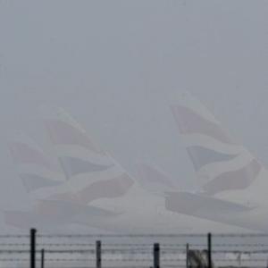 Ice and thick fog descends on UK, flights cancelled