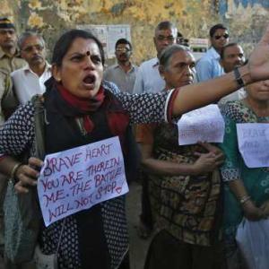 Mumbai unites in grief, anger over rape victim's death 