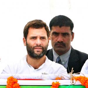 Rahul's first roadshow in Lucknow a damp squib