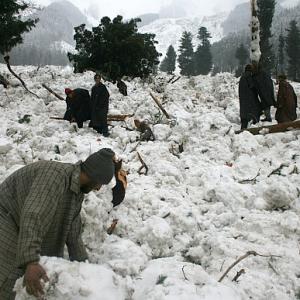 Avalanches wreak havoc in Kashmir 