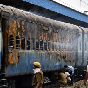 34 charred bodies recovered from TN Express S11 coach