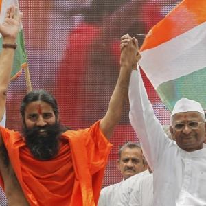PM hits out at 'disparate and desperate' Team Anna, Ramdev