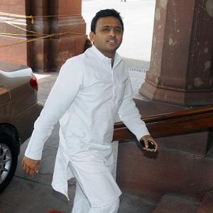 With rifts settled, Akhilesh stakes claim to form new govt
