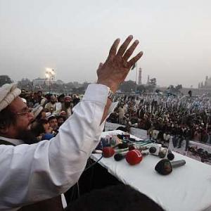 Hafiz Saeed hoodwinks police, sneaks into Islamabad rally