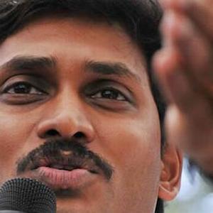 Key Congress leaders cozy up to Jagan in Andhra