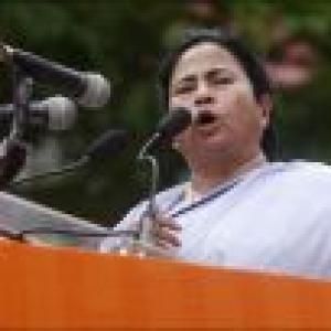 Mamata seeks support for protest against LPG price hike