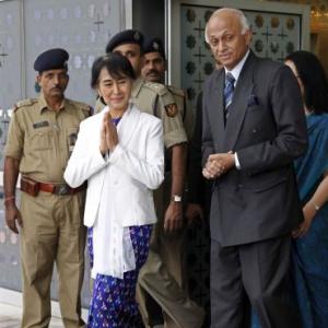 Suu Kyi arrives in India on a week's visit