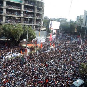 Photos: Supremo Thackeray's final stopover at Sena Bhavan