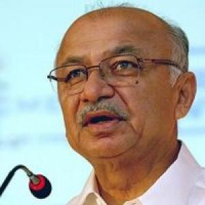 Kejriwal violated oath of CM's office: Shinde