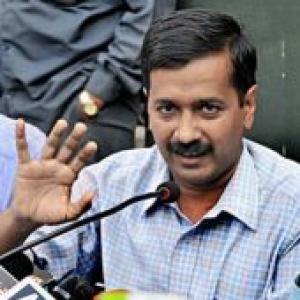 Kejriwal urges Delhiites to burn electricity bills