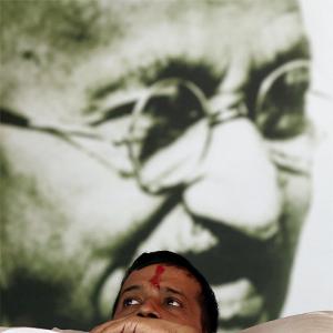 Politicians PAYING the price for scuttling Lokpal Bill