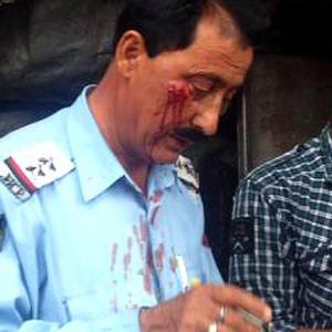 Minister's guards held for bashing Srinagar traffic cop