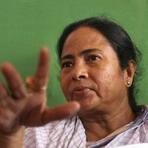 Left workers heckle WB minister in Delhi; Mamata fumes