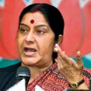 Sushma in B'luru: Why would anyone vote for Congress?