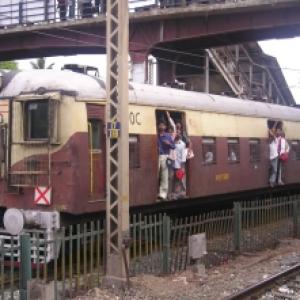 American woman attacked, robbed inside Mumbai local train