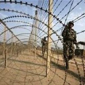 Pakistani troops violate LoC ceasefire again