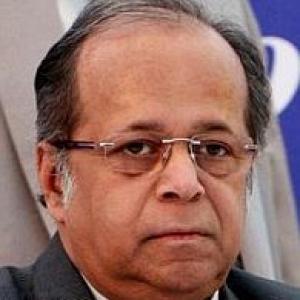 Govt to send Prez reference to SC for probe against Ganguly