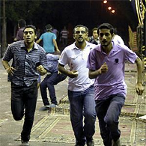 34 killed in clashes between protestors, soldiers in Cairo