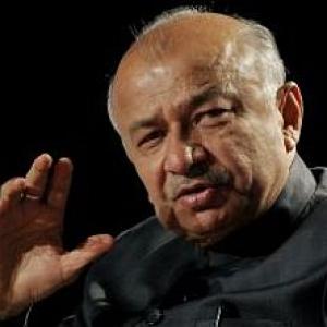 13 bombs were planted in Mahabodhi temple: Shinde