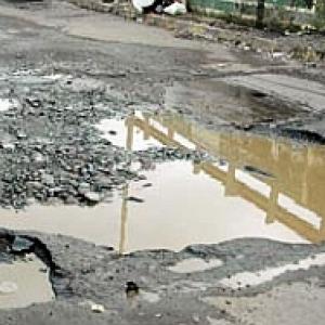 Pothole mishap kills teenage girl in Hyderabad