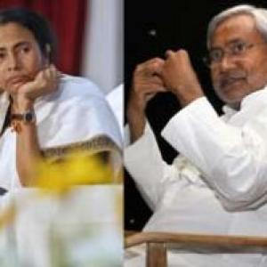 Prudent Nitish talks to all but keeps his options open