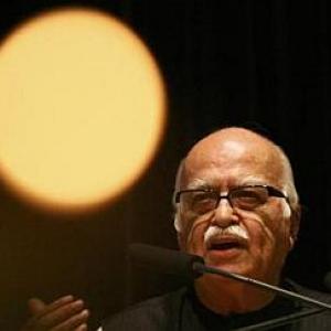 Advani stakes claim to fight LS polls from Gandhinagar seat