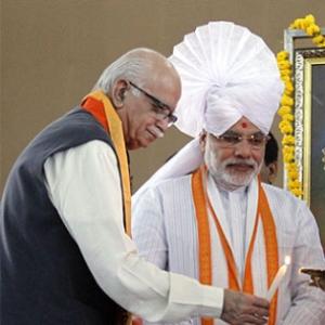 Modi meets Advani, spends time with Vajpayee