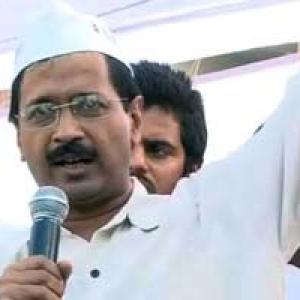 Kejriwal invites Dehli CM Dikshit for public debate