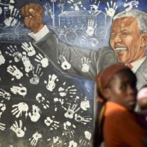 Mandela's condition deteriorates, on life support