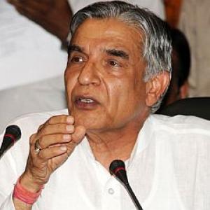 Bansal meets Cong top brass, presents his stance on bribe row