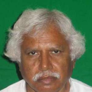 Cong candidate Madhusudan Mistry detained for 'vandalising' Modi's poster