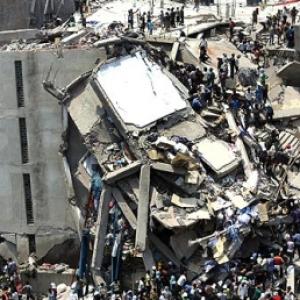 B'desh building collapse toll 803, many bodies still trapped