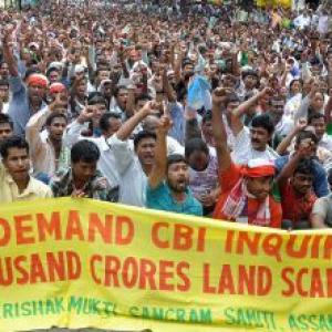 Thousands of landless farmers hit streets in Guwahati