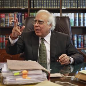 I want to deal with Modi on facts: Kapil Sibal