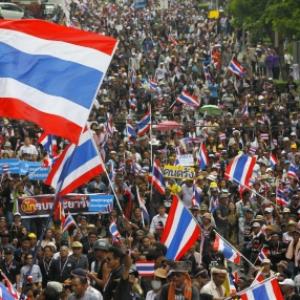 Thai govt declares emergency; protesters storm ministries