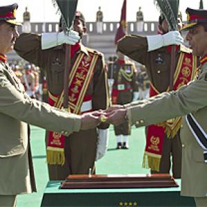 Pakistan army chief Kayani passes on the baton to General Sharif