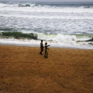 Cyclone to hit Odisha: Thousands fleeing port towns; pujo festivities dampened