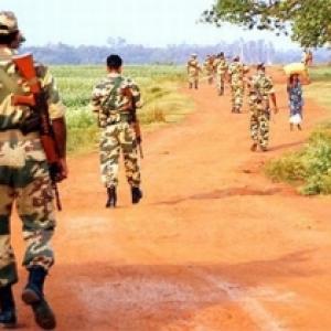 10 killed in Maoist attacks in Maharashtra and Bihar