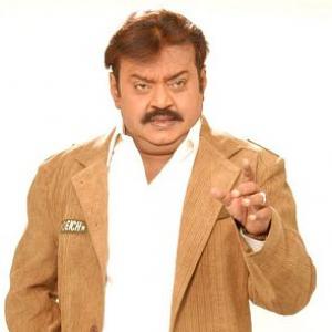 Vijayakanth expels partymen who wanted alliance with DMK