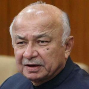 We will give a fitting reply to Pakistan: Shinde