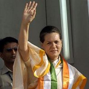 Don't spilt secular votes: Sonia Gandhi tells Muslim leaders
