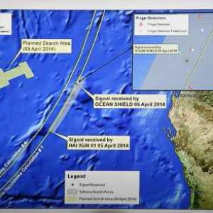 Flight MH370: Search teams receive signals again