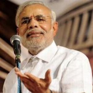 Modi attacks PM, Sonia; says LS polls all about decisive PM
