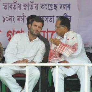 Modi's development is only for big industrialists, says Rahul