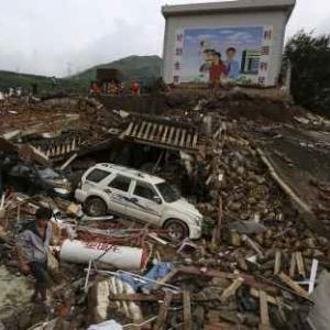 China quake toll touches 410; artificial lakes pose threat
